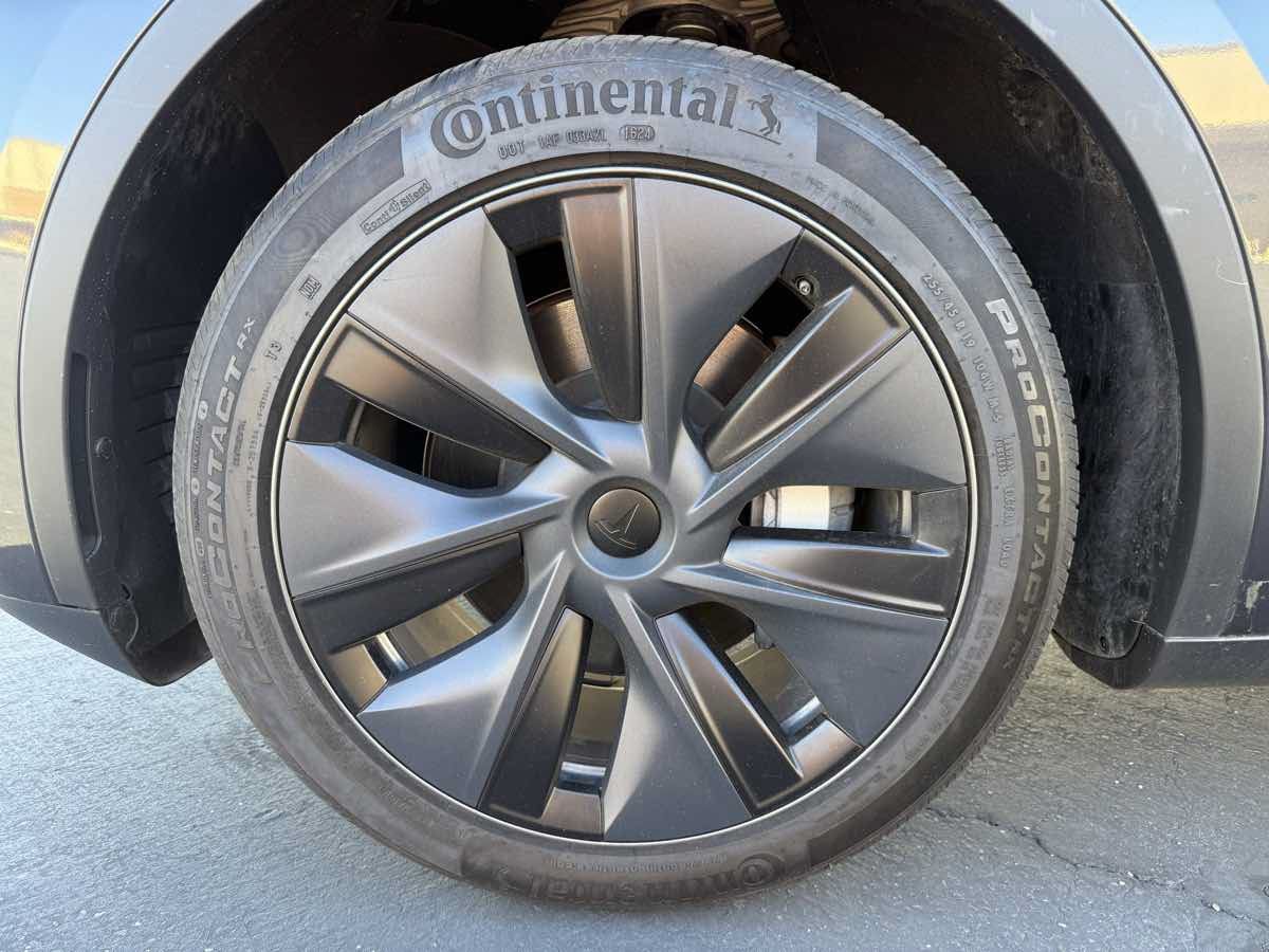 Used 2024 Tesla Model Y Long Range RWD image 9