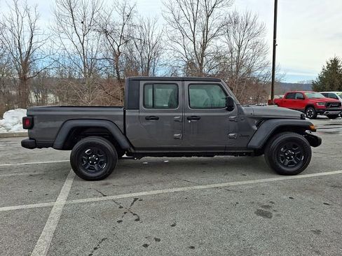 Used 2024 Jeep Gladiator Sport image 7
