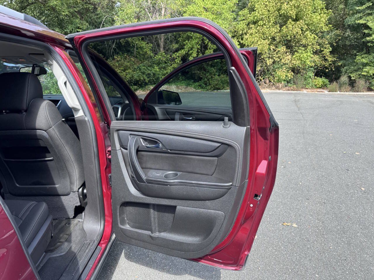 Used 2015 GMC Acadia SLE AWD/4WD image 18