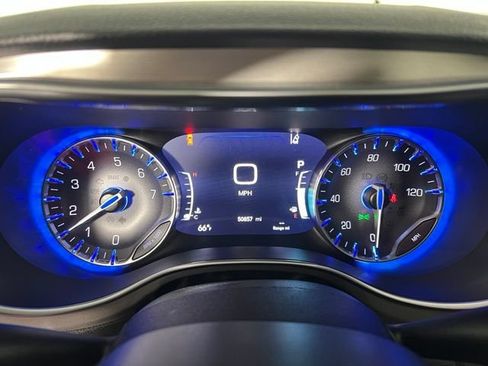 Certified 2023 Chrysler Pacifica Limited w/ Uconnect Theater Family Group FWD image 18