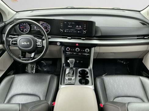 Used 2024 Kia Carnival LX image 10