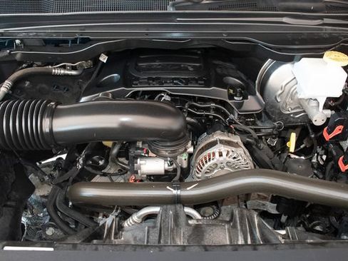 Used 2022 RAM 1500 Limited w/ Body-Colour Bumper Group AWD/4WD image 3