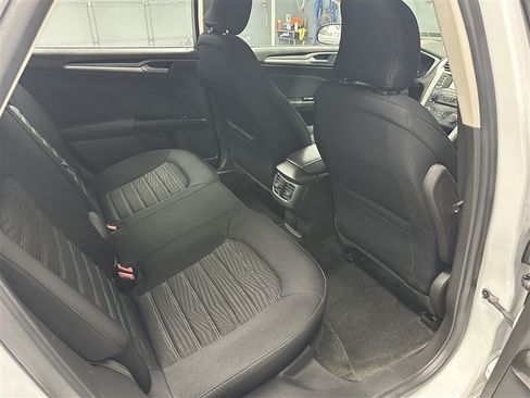 Used 2016 Ford Fusion SE FWD image 12