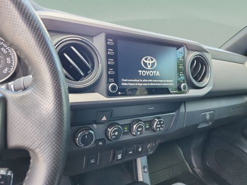 Used 2020 Toyota Tacoma TRD Off-Road AWD/4WD image 12
