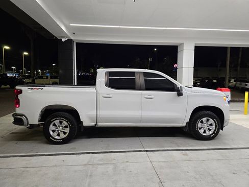 Used 2023 Chevrolet Silverado 1500 LT AWD/4WD image 8