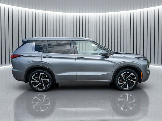 Used 2024 Mitsubishi Outlander SEL FWD image 3