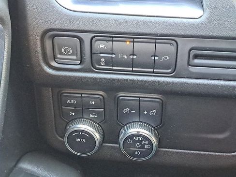 Used 2021 GMC Yukon SLT w/ SLT Premium Package image 13