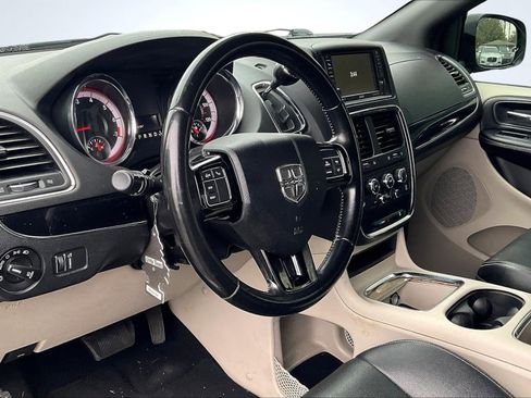 Used 2020 Dodge Grand Caravan SXT image 14