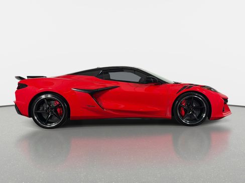 Used 2025 Chevrolet Corvette E-Ray AWD/4WD image 2