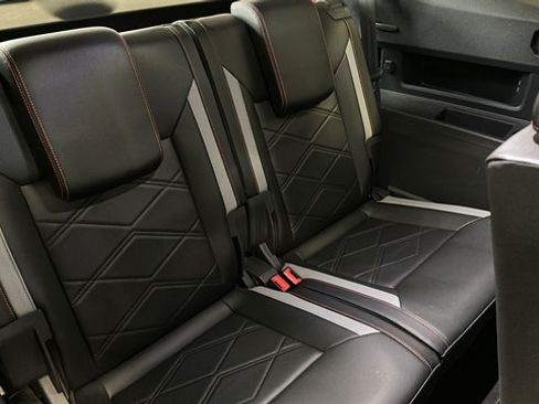 Used 2024 Volkswagen Atlas Peak Edition SE AWD/4WD image 25