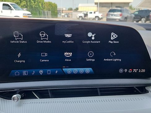 Certified 2025 Cadillac Optiq Luxury 2 w/ LPO, Floor Liner Package AWD/4WD image 23