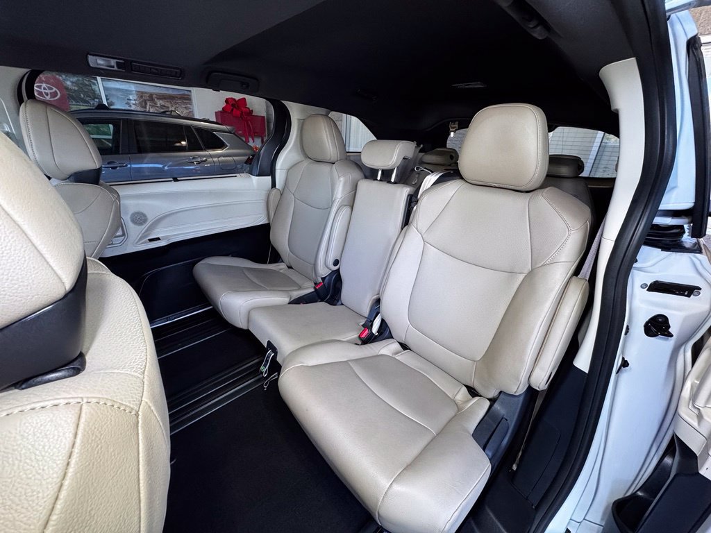Certified 2024 Toyota Sienna XLE FWD image 37