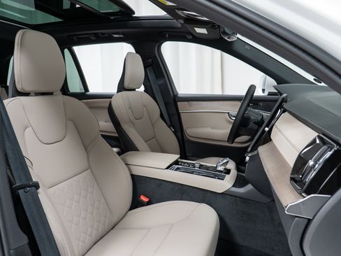 New 2026 Volvo XC90 B5 Plus w/ Protection Package image 22