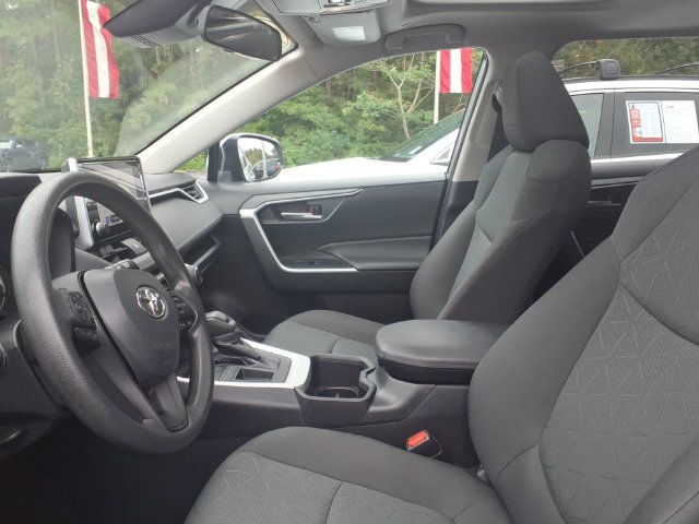 Used 2024 Toyota RAV4 XLE w/ Convenience Package FWD image 5