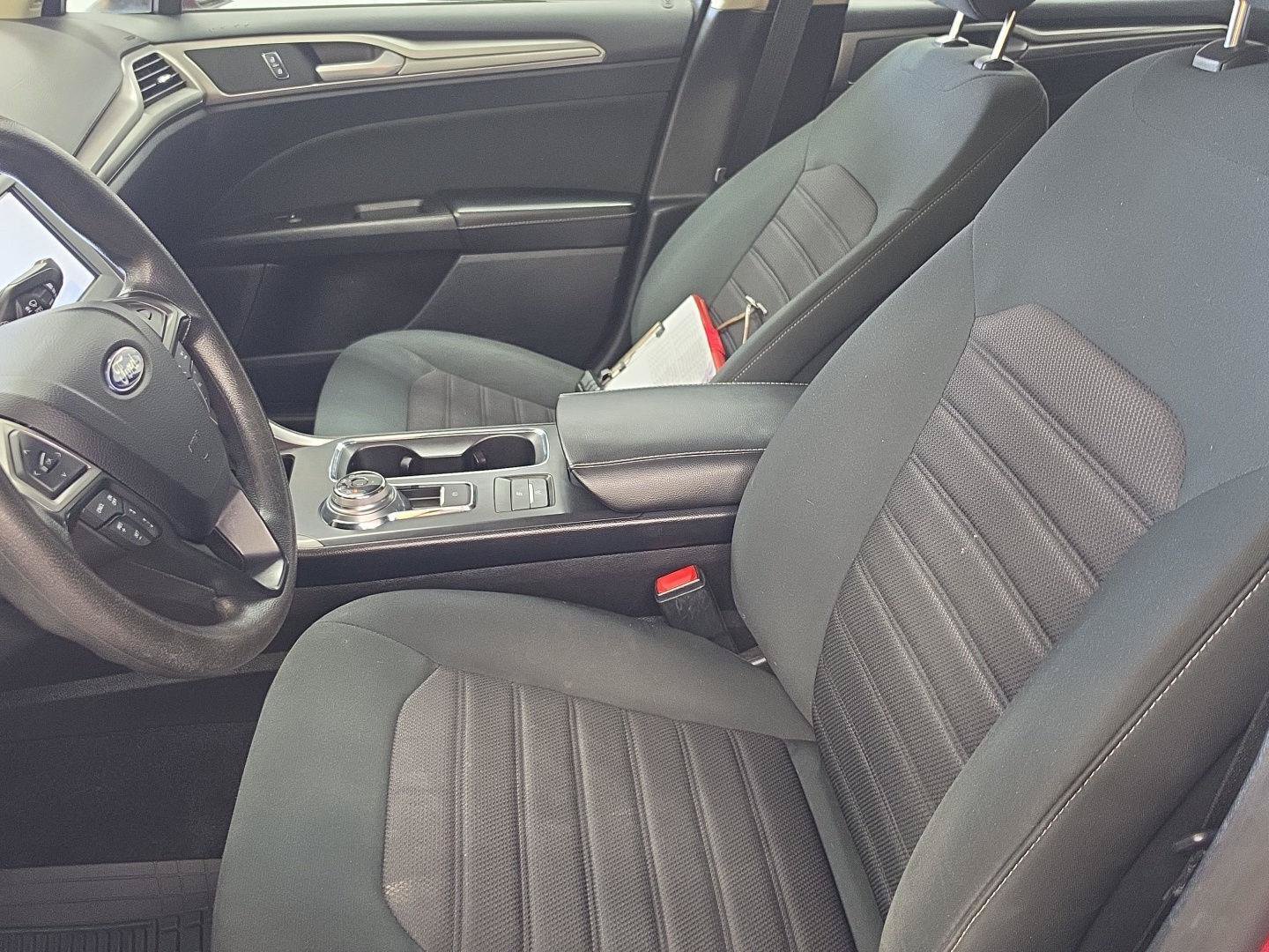 Used 2020 Ford Fusion SE FWD image 6