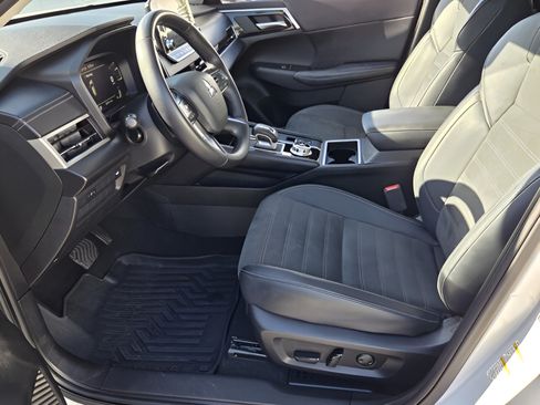Used 2024 Mitsubishi Outlander SE FWD image 9