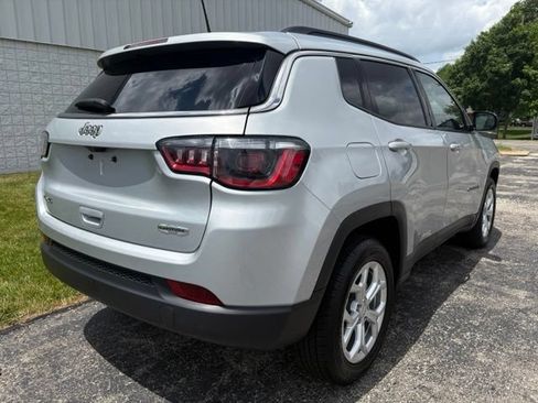 Used 2024 Jeep Compass Latitude AWD/4WD image 15
