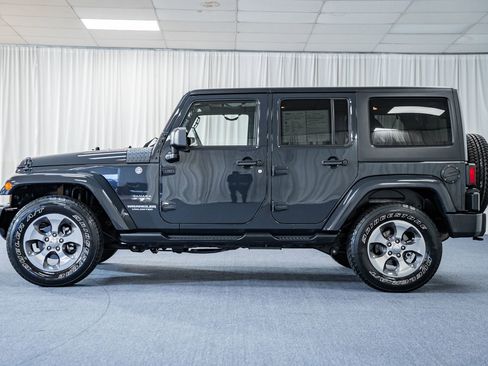 Used 2017 Jeep Wrangler Unlimited Sahara w/ Connectivity Group image 5
