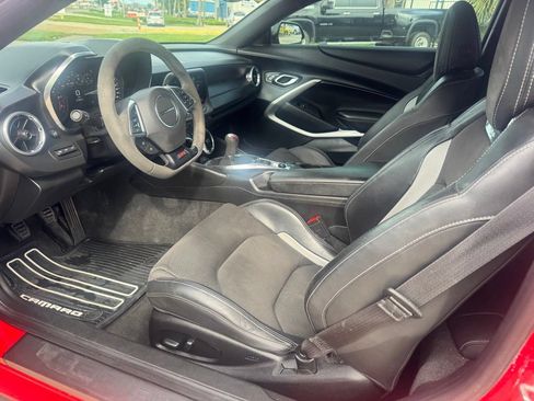 Used 2018 Chevrolet Camaro SS RWD image 8