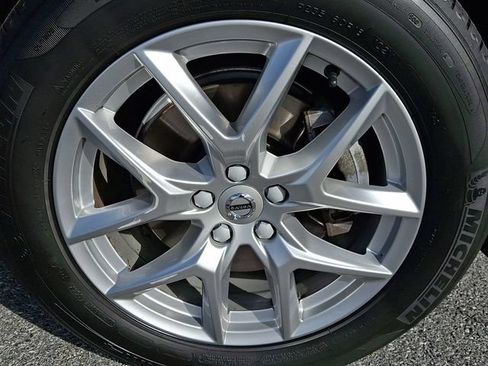 Used 2021 Volvo XC60 T5 Momentum w/ Premium Package AWD/4WD image 8