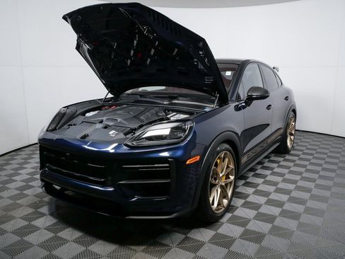 Certified 2025 Porsche Cayenne Turbo GT image 32