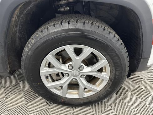 Used 2023 Jeep Grand Cherokee L Limited image 14