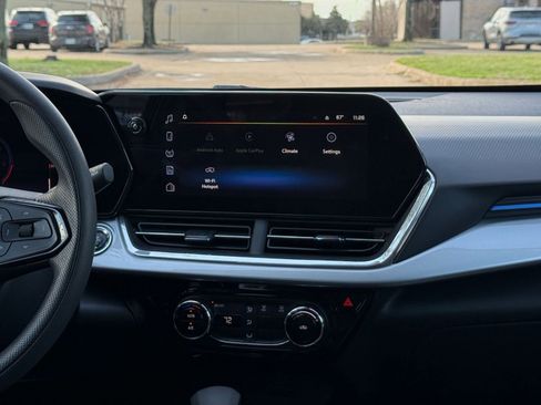 Used 2025 Chevrolet Trax LT image 17