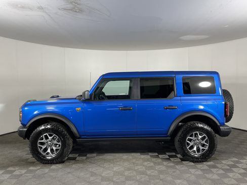 Used 2025 Ford Bronco Badlands image 3