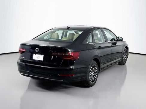 Used 2019 Volkswagen Jetta SE w/ Cold Weather Package image 5