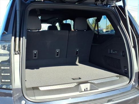 New 2026 Chevrolet Suburban Premier w/ Sun And Tow Package AWD/4WD image 10