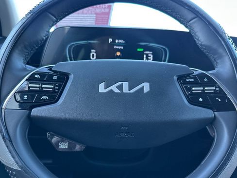 Certified 2025 Kia Niro EX w/ EX Cold Weather Package image 35