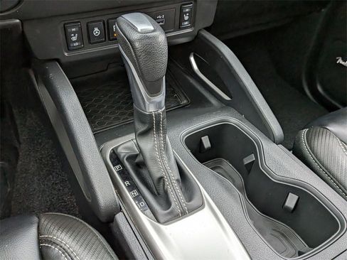 Used 2025 Nissan Frontier SL image 17