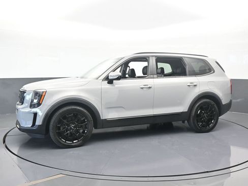 Used 2022 Kia Telluride SX w/ SX Prestige Package image 2