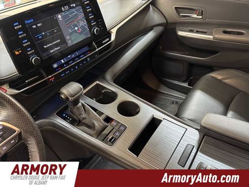 Used 2022 Toyota Sienna XLE Woodland Edition image 15