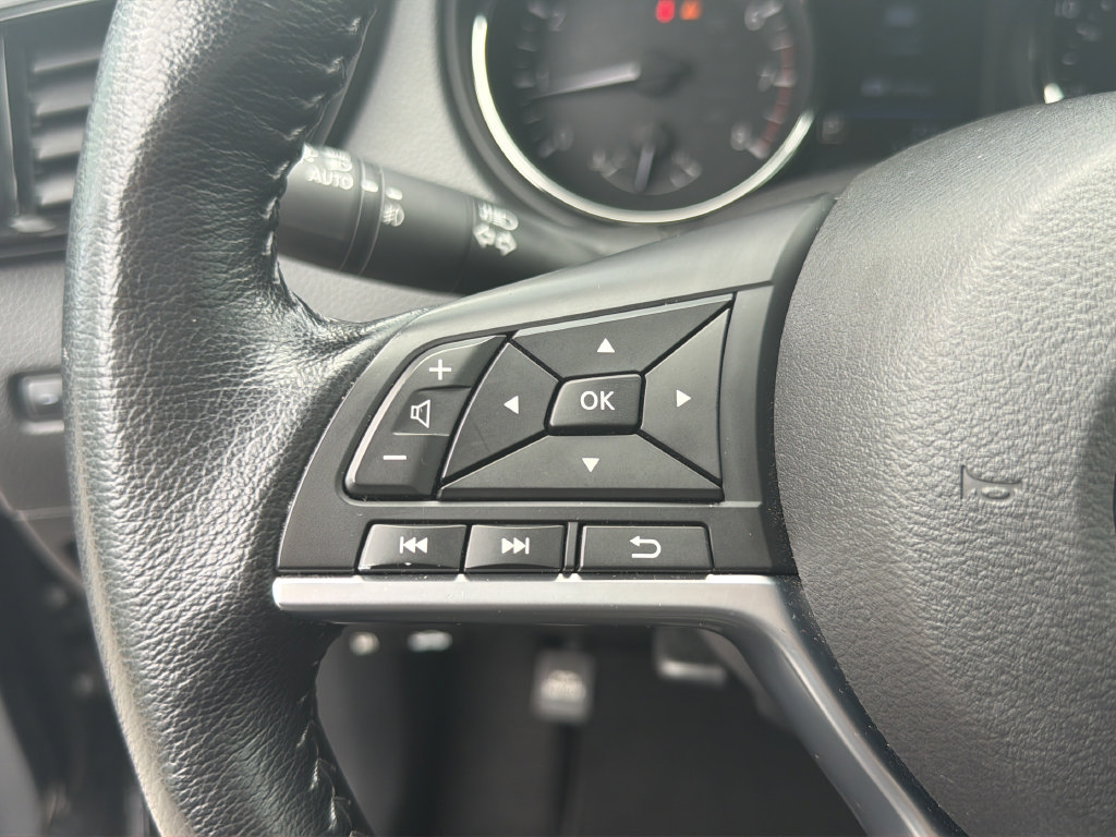 Used 2022 Nissan Rogue Sport SV AWD/4WD image 35