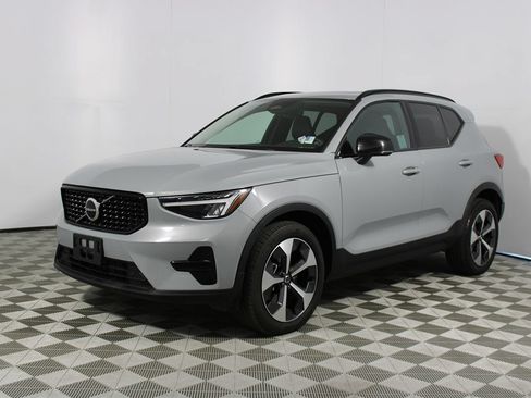 Used 2024 Volvo XC40 B5 Core AWD/4WD image 32