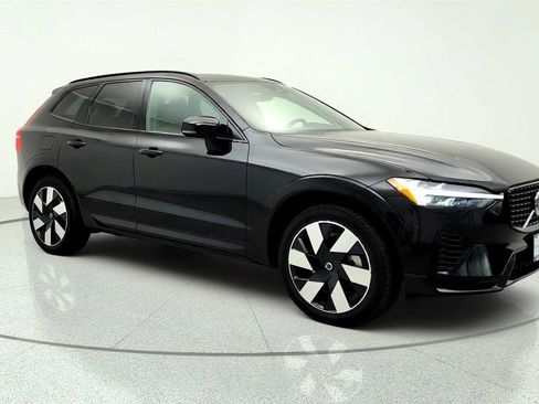 Used 2025 Volvo XC60 T8 Plus w/ Protection Package Premier AWD/4WD image 3