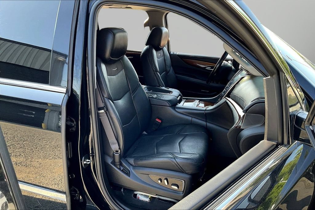 Used 2016 Cadillac Escalade ESV Luxury AWD/4WD image 30