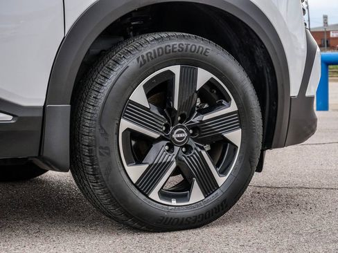 Used 2025 Nissan Kicks SV image 9