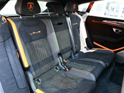 Used 2024 Lamborghini Urus Performante AWD/4WD image 50