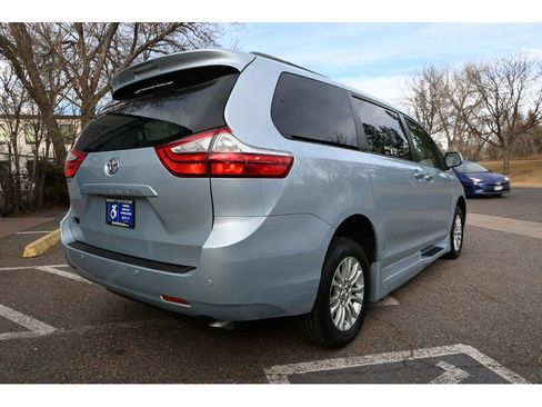 Used 2015 Toyota Sienna image 6