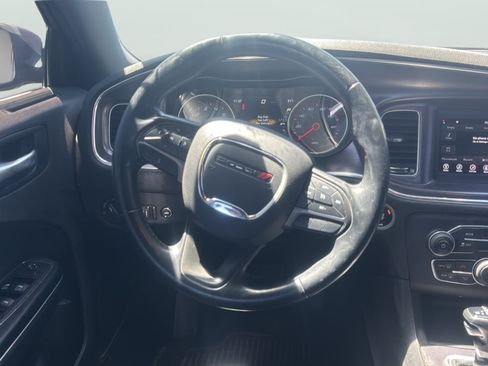 Used 2018 Dodge Charger SXT RWD image 16