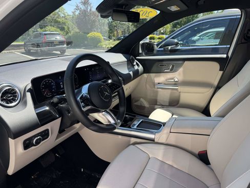 Certified 2025 Mercedes-Benz GLA 250 4MATIC image 31