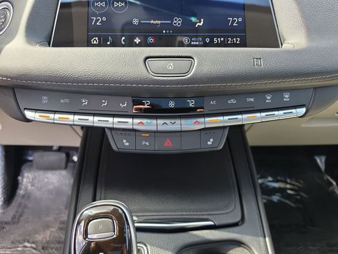 Certified 2021 Cadillac XT4 Luxury w/ Cold Weather Package image 16