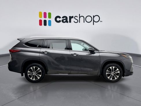 Used 2022 Toyota Highlander XLE image 6