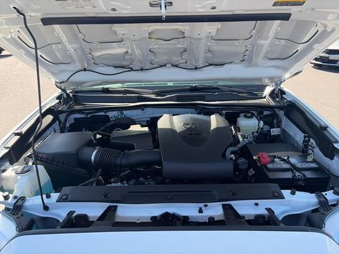 Used 2022 Toyota Tacoma TRD Off-Road w/ Technology Package AWD/4WD image 28