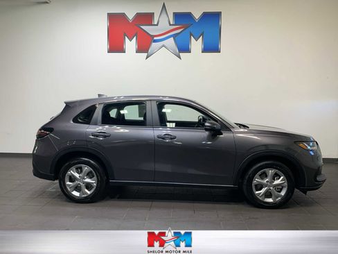 Used 2025 Honda HR-V LX image 1