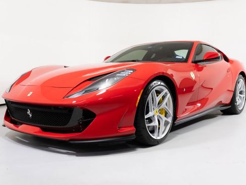 Used 2018 Ferrari 812 Superfast RWD image 11