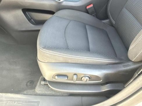 Used 2024 GMC Terrain SLE w/ Driver Convenience Package FWD image 14
