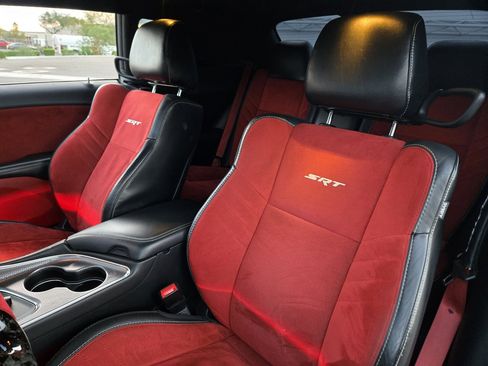 Used 2016 Dodge Challenger SRT Hellcat image 31